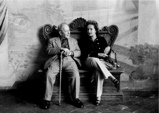 Mario Praz visitado por Margarita de Inglaterra en su casa de Roma el 10 de junio de 1973 (Foto: Milton Gendel)